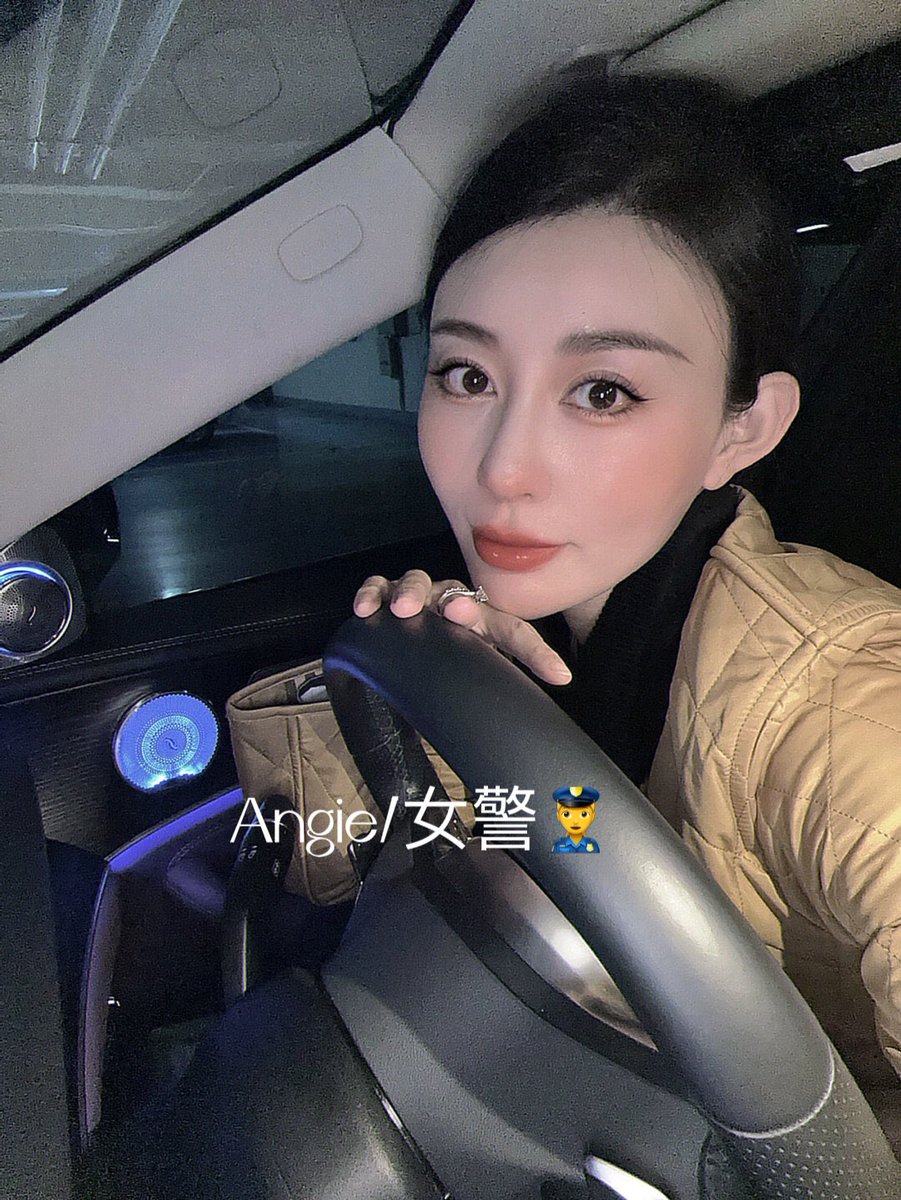 下班回家喽，突然好想试试车震呀，有人一起么，私信我哦。😉