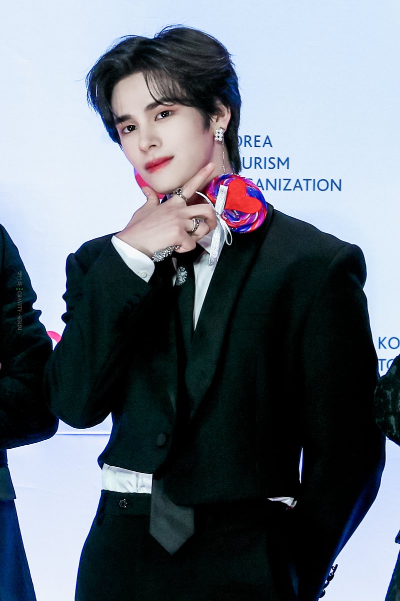 [HQ] 221224 SBS 가요대전-레드카펫

레드카펫에 북부 왕자 등장

#CRAVITY #크래비티
#세림 #박세림 #SERIM #バク·セリム