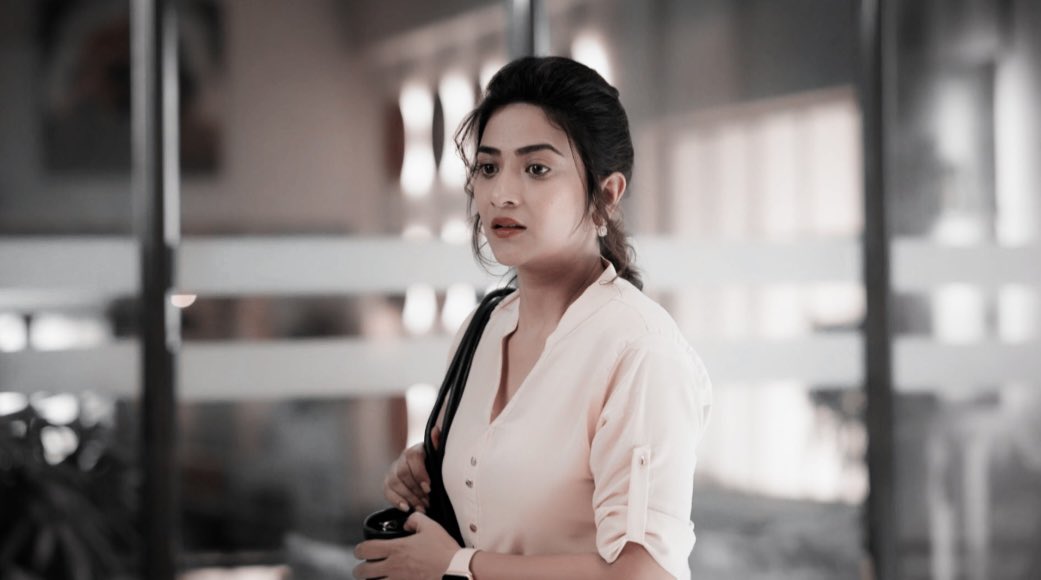 aditidsaddict's tweet photo. Appreciation tweet for the way Aditi is effortlessly pulling off these outfits with so much style and grace 🌹🔥 #KathaAnkahee https://t.co/2LGLO1TK3L