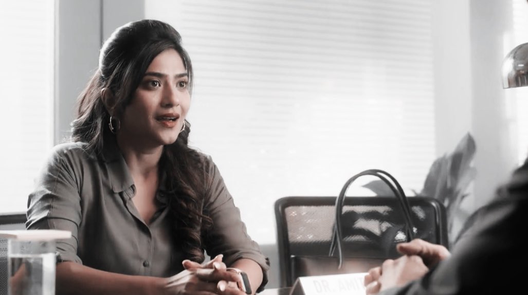 aditidsaddict's tweet photo. Appreciation tweet for the way Aditi is effortlessly pulling off these outfits with so much style and grace 🌹🔥 #KathaAnkahee https://t.co/2LGLO1TK3L