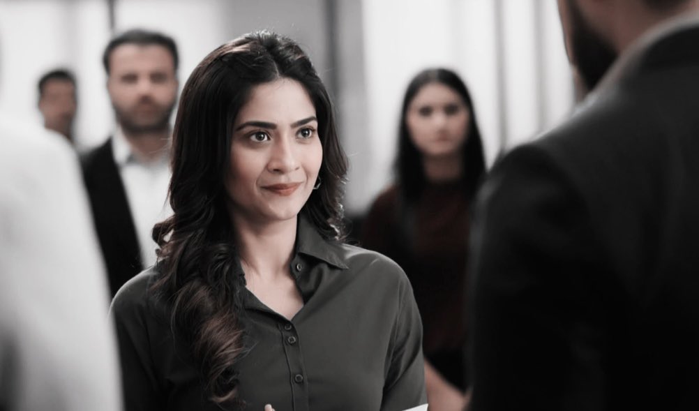 aditidsaddict's tweet photo. Appreciation tweet for the way Aditi is effortlessly pulling off these outfits with so much style and grace 🌹🔥 #KathaAnkahee https://t.co/2LGLO1TK3L