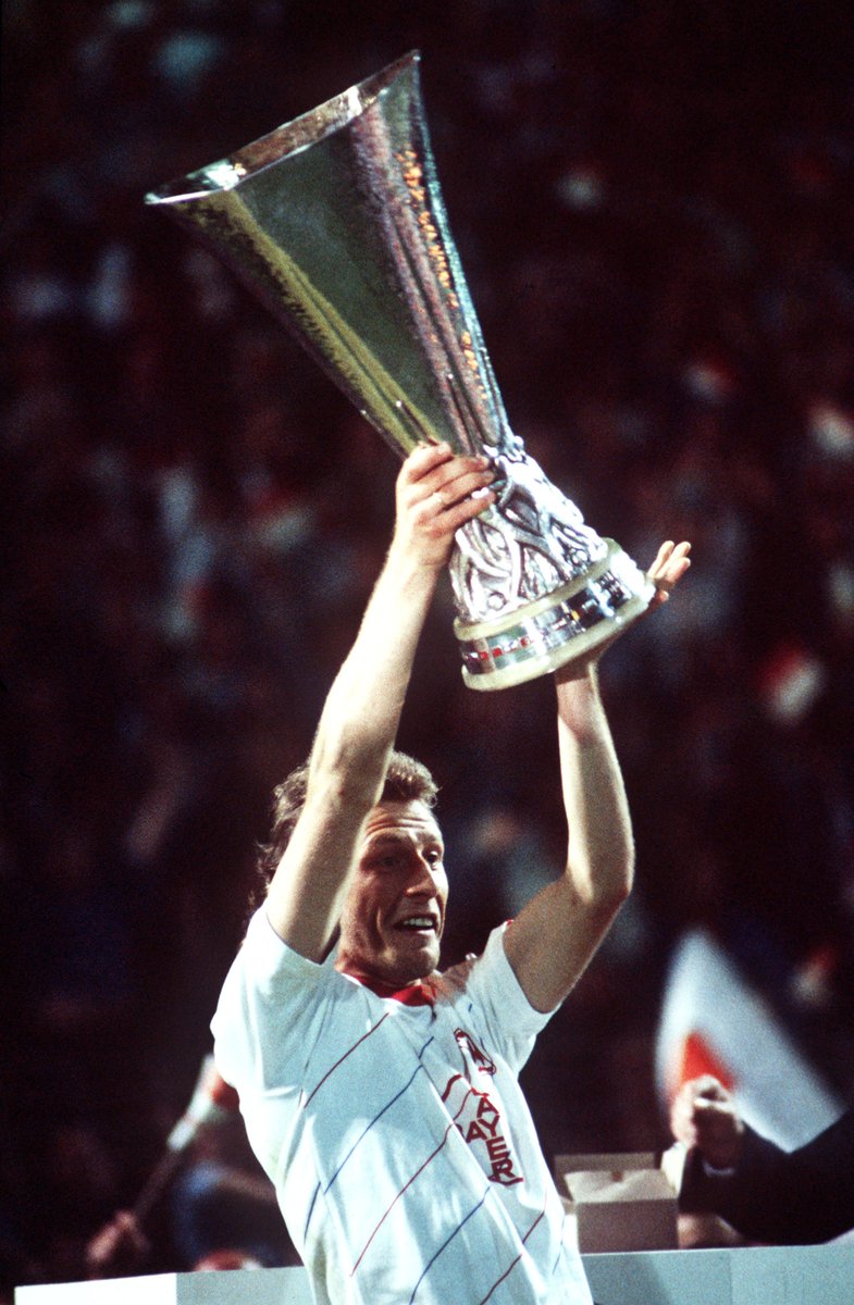UEFAcom_de's tweet photo. #Europacup Champion 1983 @HSV 🏆
#UEFACup Champion 1988 @bayer04fussball 🏆
🎂 Happy Birthday, Wolfgang #Rolff! 🎁🥳🇩🇪 https://t.co/ssC4odMEoe