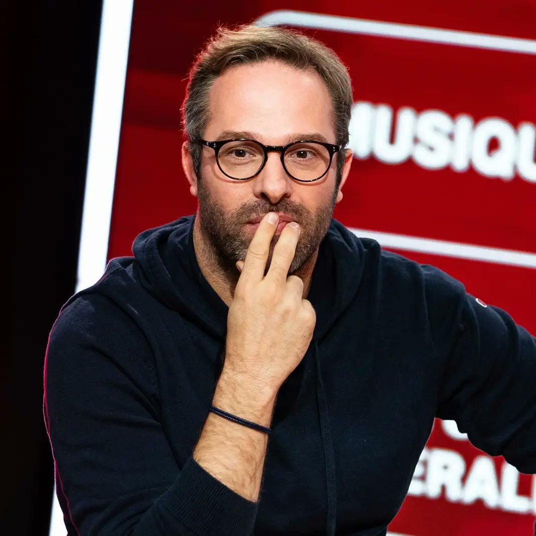 TearOffFR's tweet photo. 🎂 Joyeux anniversaire à la voix de la #F1 en France, Julien Fébreau ! 🇫🇷

Le temps qui "accélère accélère", 40 ans aujourd'hui pour le pilote et notre commentateur préféré sur Canal+ ! 🎉 https://t.co/W1AQhtEhQE