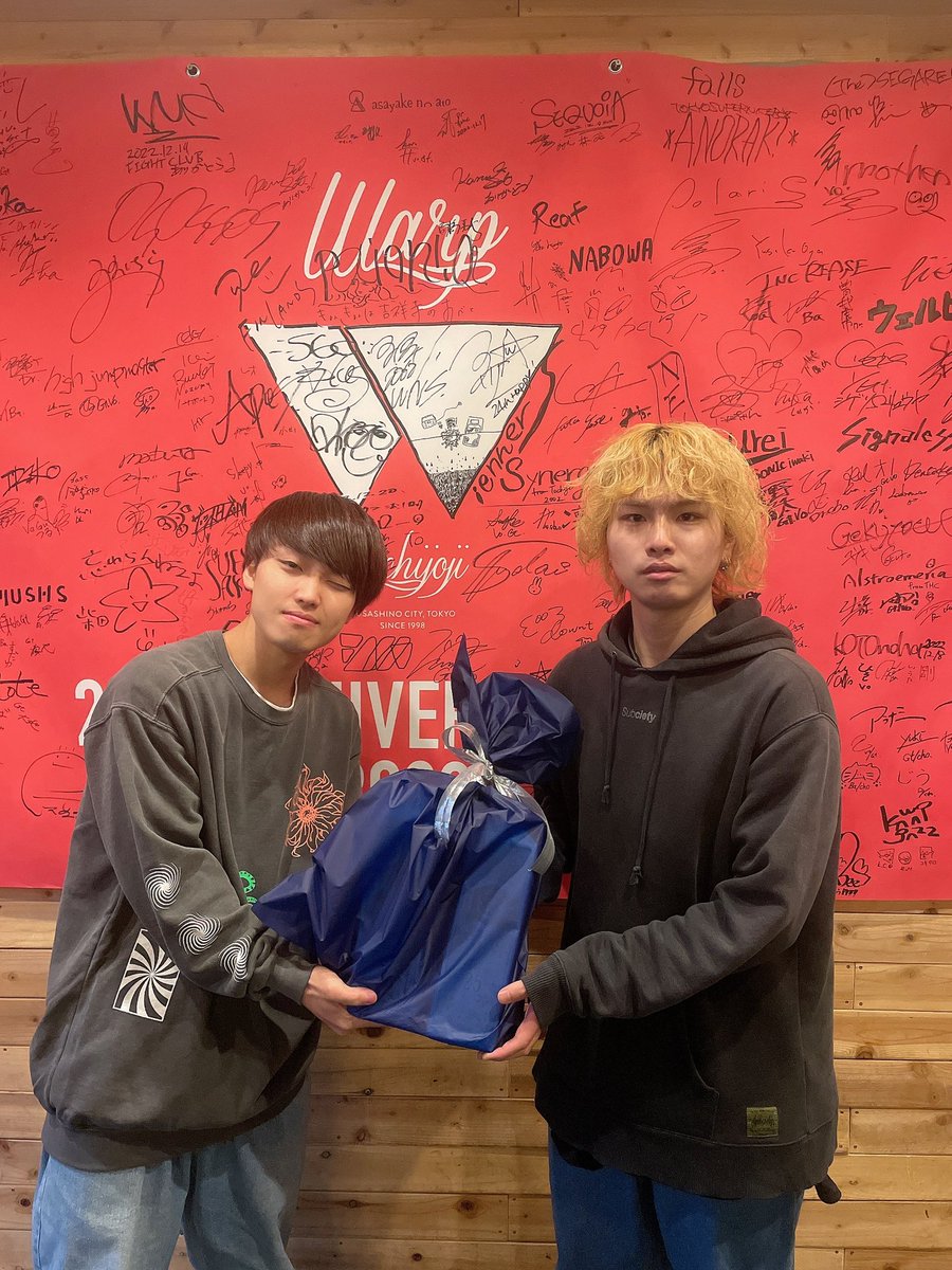 warp123's tweet photo. 本日出演の
EPIC、IMASHI、ニカイカラから
周年のお祝い頂きました！
ありがとうございます！㊗️ https://t.co/aDd7yrK0Ub