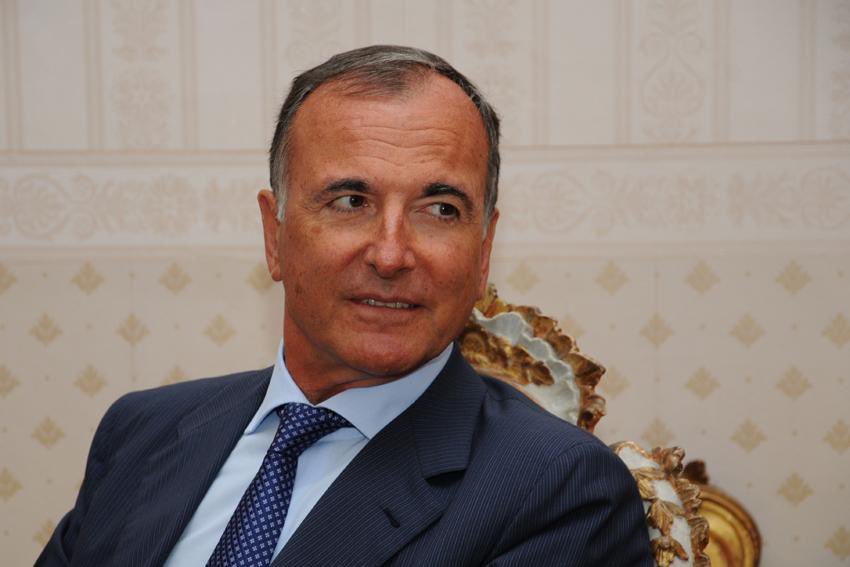 SIOItweet's tweet photo. #LIBROVIRTUALE 

La SIOI comunica l’apertura della raccolta virtuale di ricordi in memoria dell’amatissimo Presidente Franco Frattini.

I messaggi potranno essere inviati all’indirizzo di posta elettronica relazioniesterne@sioi.org fino a lunedì 9 gennaio 2023. https://t.co/gFDTPcfEU7