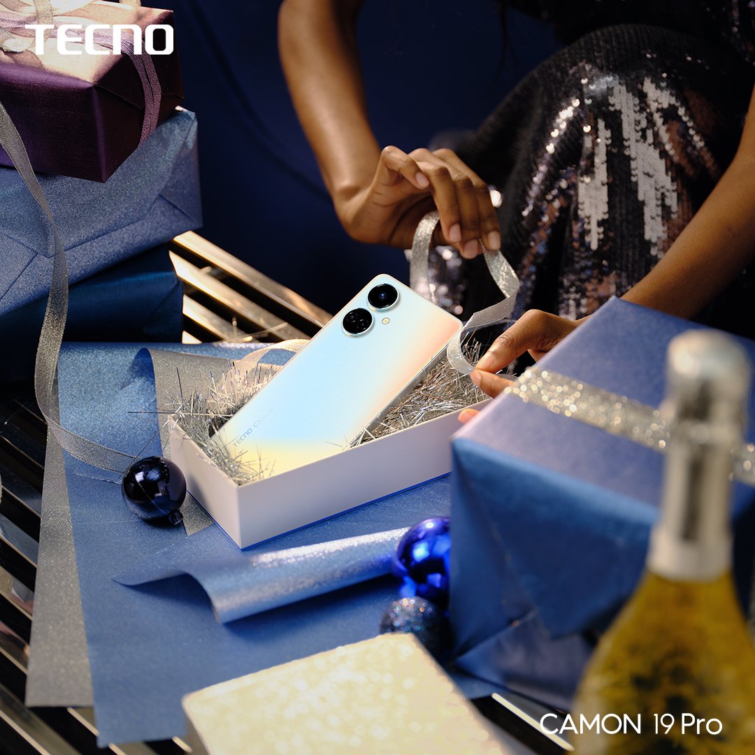 TECNOMobileNG's tweet photo. The best part about Christmas is unboxing gifts you got from your loved ones. 🤩

Have an amazing day filled with so much love and gifts. #HappyBoxingDay2022

#BoxingDay2022
#CAMON19Series
#CAMON19Pro https://t.co/I0cyOtw6nl