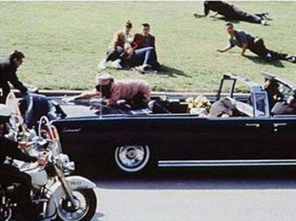 qgiovi's tweet photo. Migliaia di documenti dell'assassinio di #Kennedy sono stati declassificati: la CIA ha cospirato. L'assassinio di mio zio da parte della CIA è stato un colpo di stato riuscito dal quale la nostra democrazia non si è mai ripresa", ha detto Robert F. Kennedy Jr. https://t.co/shGXj8dRH5