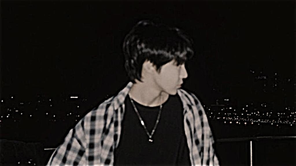 •• 
    
     "u're every dream i have and the only place to be"

— doyoung lokal au

©nasyaa