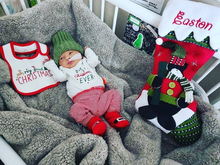 kmazur09's tweet photo. Merry Christmas for the Mazur family ❤️🎁🎄@footballcrdonly https://t.co/k4OR7OHjaP