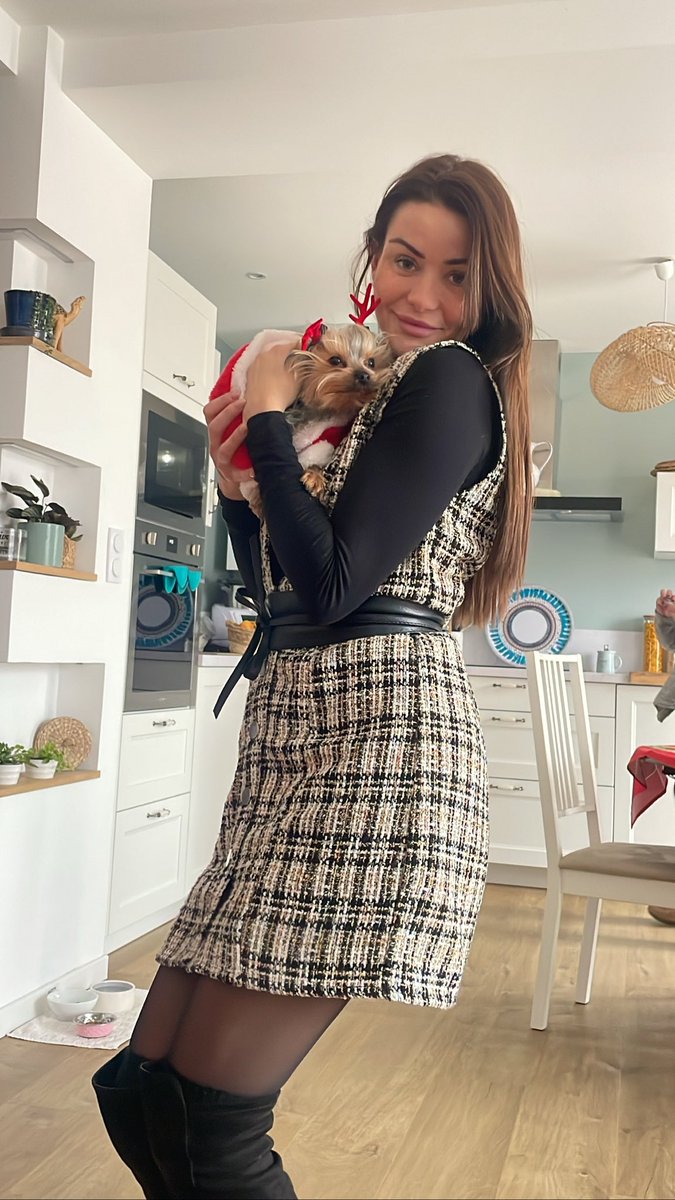 Merry Christmas Darlings , hope you enjoyed your family ! 🎄✨
#cryptogirl #Christmasdog