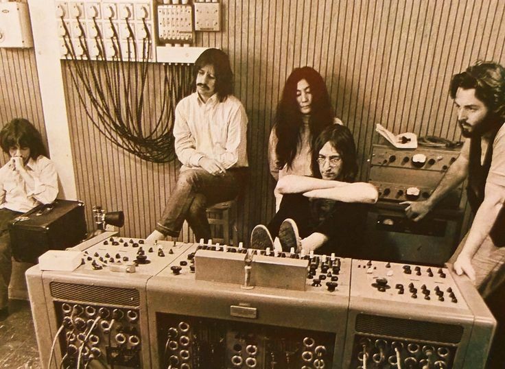 #TheBeatles with Yoko during the Get Back sessions, January 1969
#TheBeatles 
#TheBeatlesGetBack