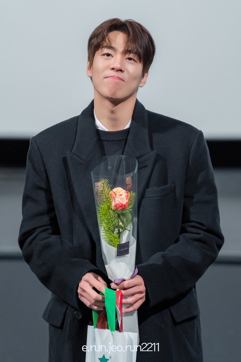 erunjeorun2211's tweet photo. 22.12.24 영웅 무대인사 in 용산 CGV
#영웅 #무대인사 #이현우 https://t.co/TDQLSYomYK