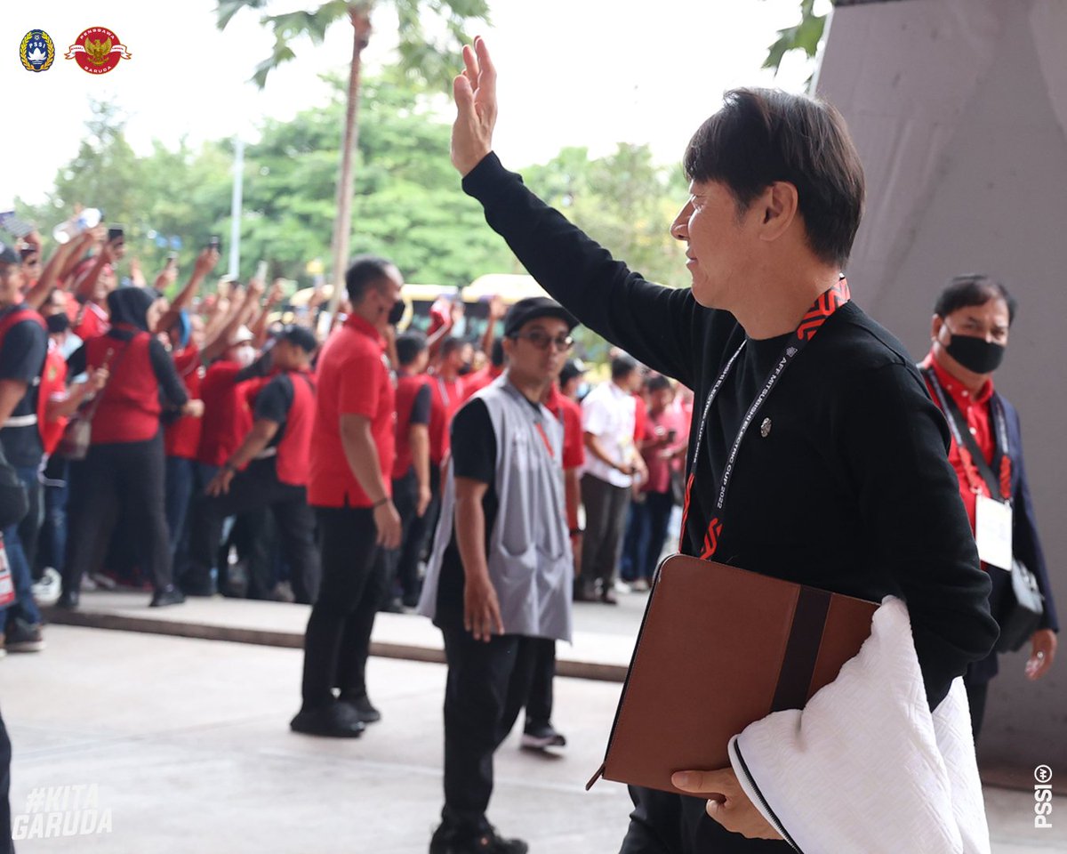 PSSI's tweet image. Timnas Indonesia telah tiba di KLFA Stadium, Malaysia dan siap melakoni laga kontra Brunei Darussalam sore ini.

Semangat berjuang, Garuda! ✊🇮🇩

#KitaGaruda #MeraihImpian #TimnasDay