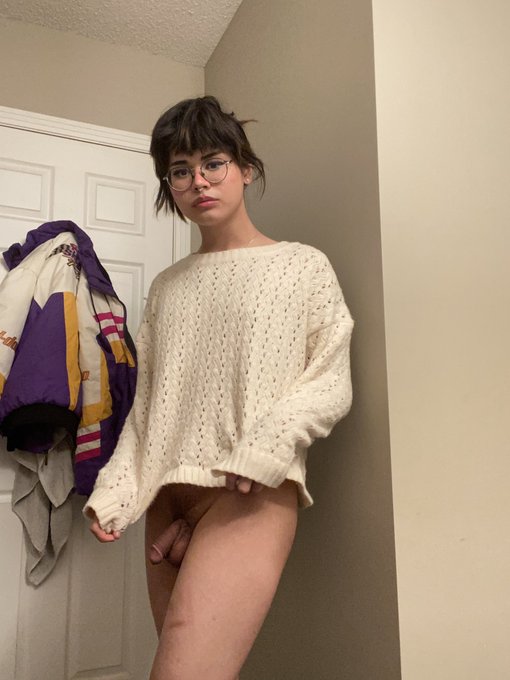Hey, you spent Christmas alone? You wanna come cuddle with me and watch a movie? https://t.co/2BmLC8