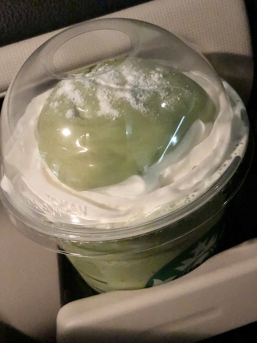 抹茶と玄米茶のもちもちでちべたいやつ買っちった〜おつかれ〜 