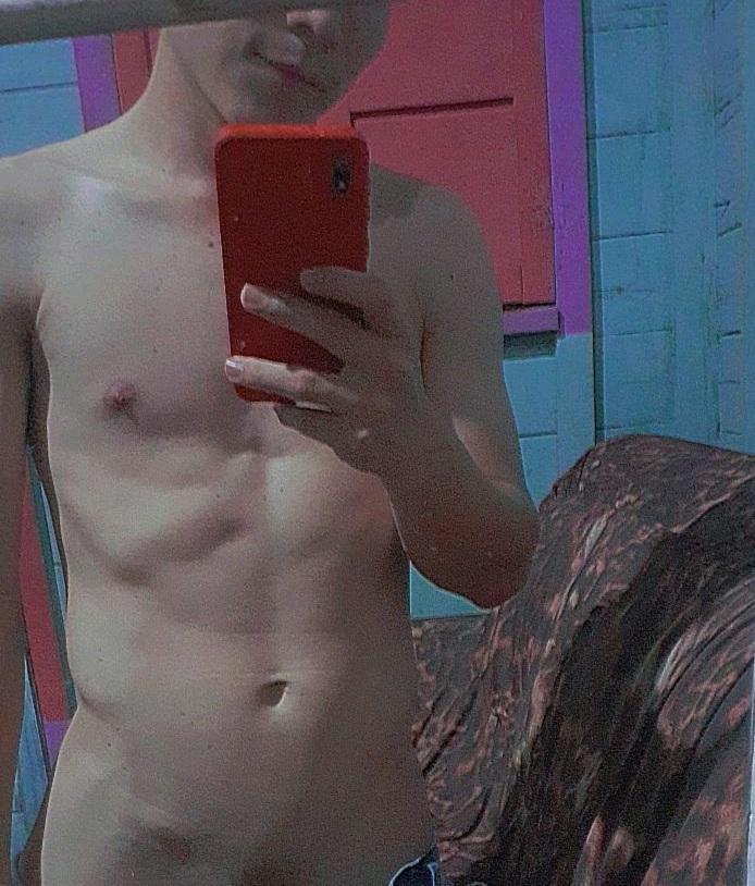 MichaelSolsol's tweet photo. Voltei amores 🍆🍆 https://t.co/i2exXf5v2T