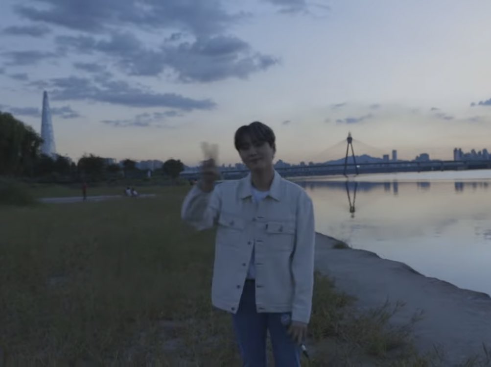 여기 보세요-

찰칵-📸