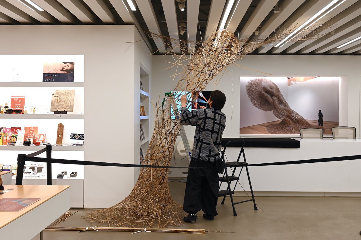 JHLosAngeles's tweet photo. There are only a few weeks left to see our #bamboo exhibition!! Have you visited yet? π Check out this before & after of @chikuunsai's longest installation yet!
Don't miss #BambooLifeCycles, available at #JHLA until 1/15/23!
Or take a virtual tour: https://t.co/V4suH5Mvbp https://t.co/OOHtQrKdpx