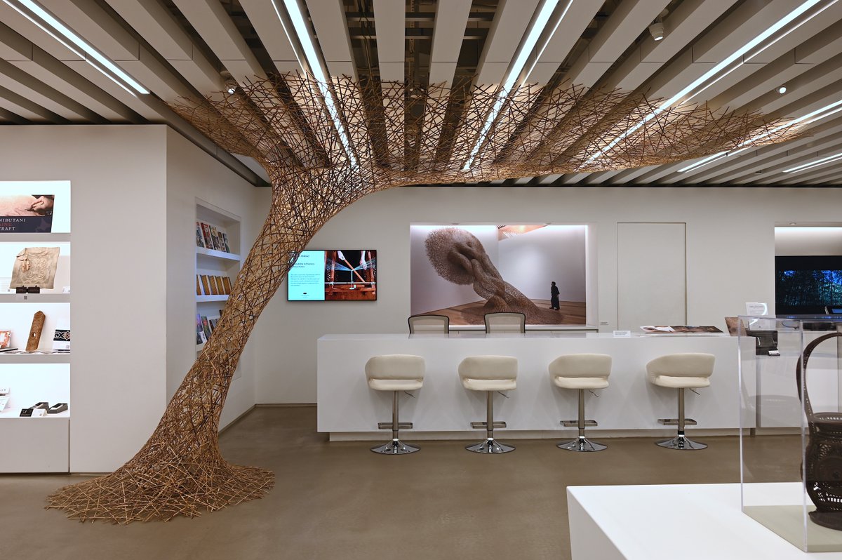 JHLosAngeles's tweet photo. There are only a few weeks left to see our #bamboo exhibition!! Have you visited yet? π Check out this before & after of @chikuunsai's longest installation yet!
Don't miss #BambooLifeCycles, available at #JHLA until 1/15/23!
Or take a virtual tour: https://t.co/V4suH5Mvbp https://t.co/OOHtQrKdpx