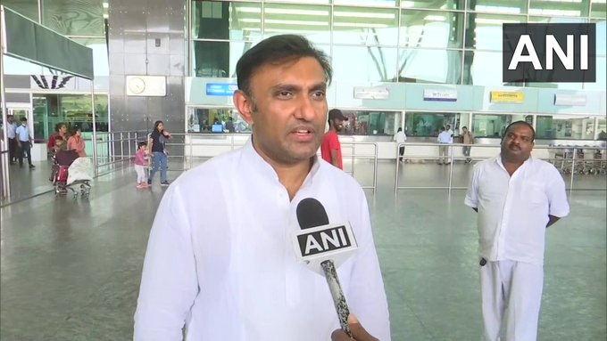 Masks have been made mandatory inside movie theatres, schools &amp; colleges. Masks will be mandatory to celebrate the New Year in pubs, restaurants &amp; bars. #NewYear celebrations to end before 1am. No need to panic, just have to take precautions: #Karnataka health minister