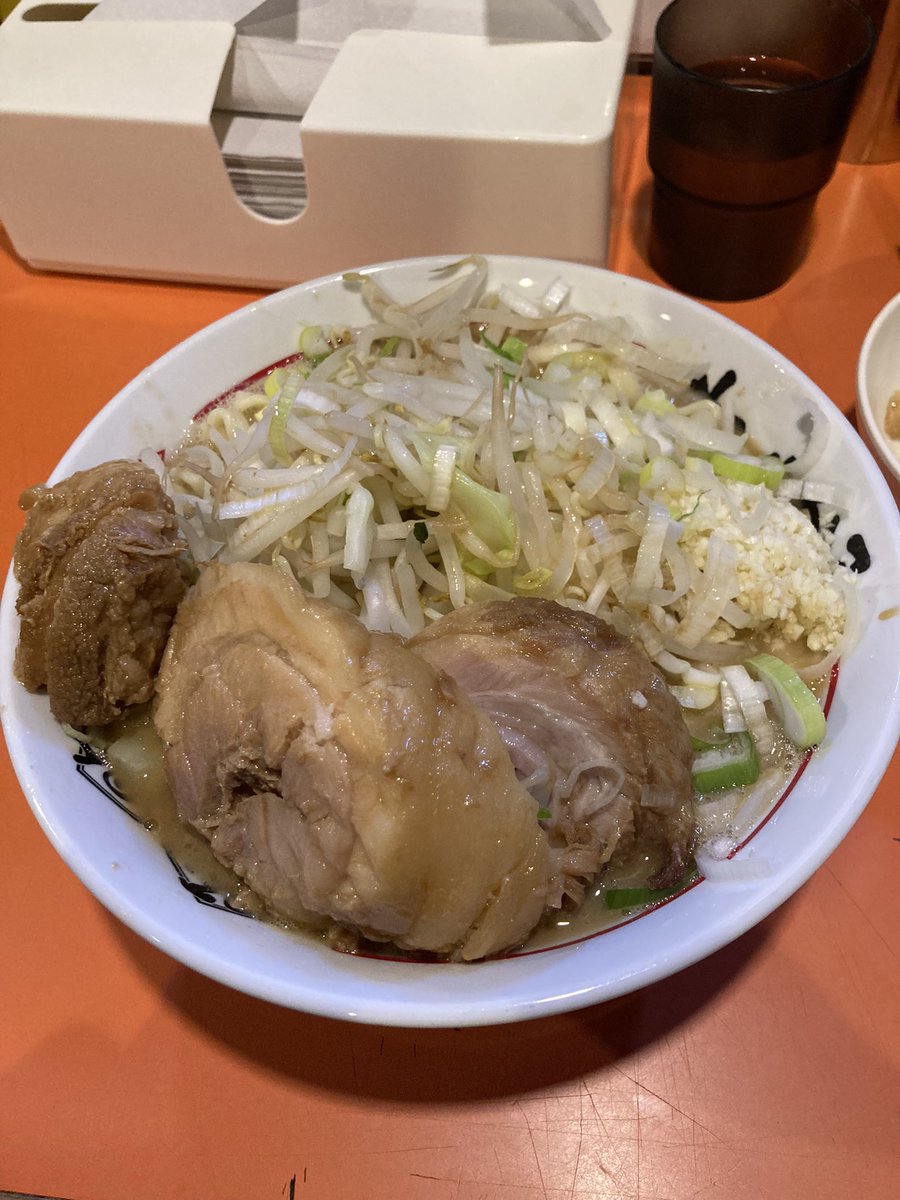 ponyosuke0524's tweet photo. 先日のちばから納め。
めがね君豚マシ忘れはご愛嬌🐷
最高に美味すぎた😂
大将、スタッフの皆様！！
ご馳走様でした🙇‍♂️🙇‍♂️🙇‍♂️

#ちばから https://t.co/xAVKHC12x7