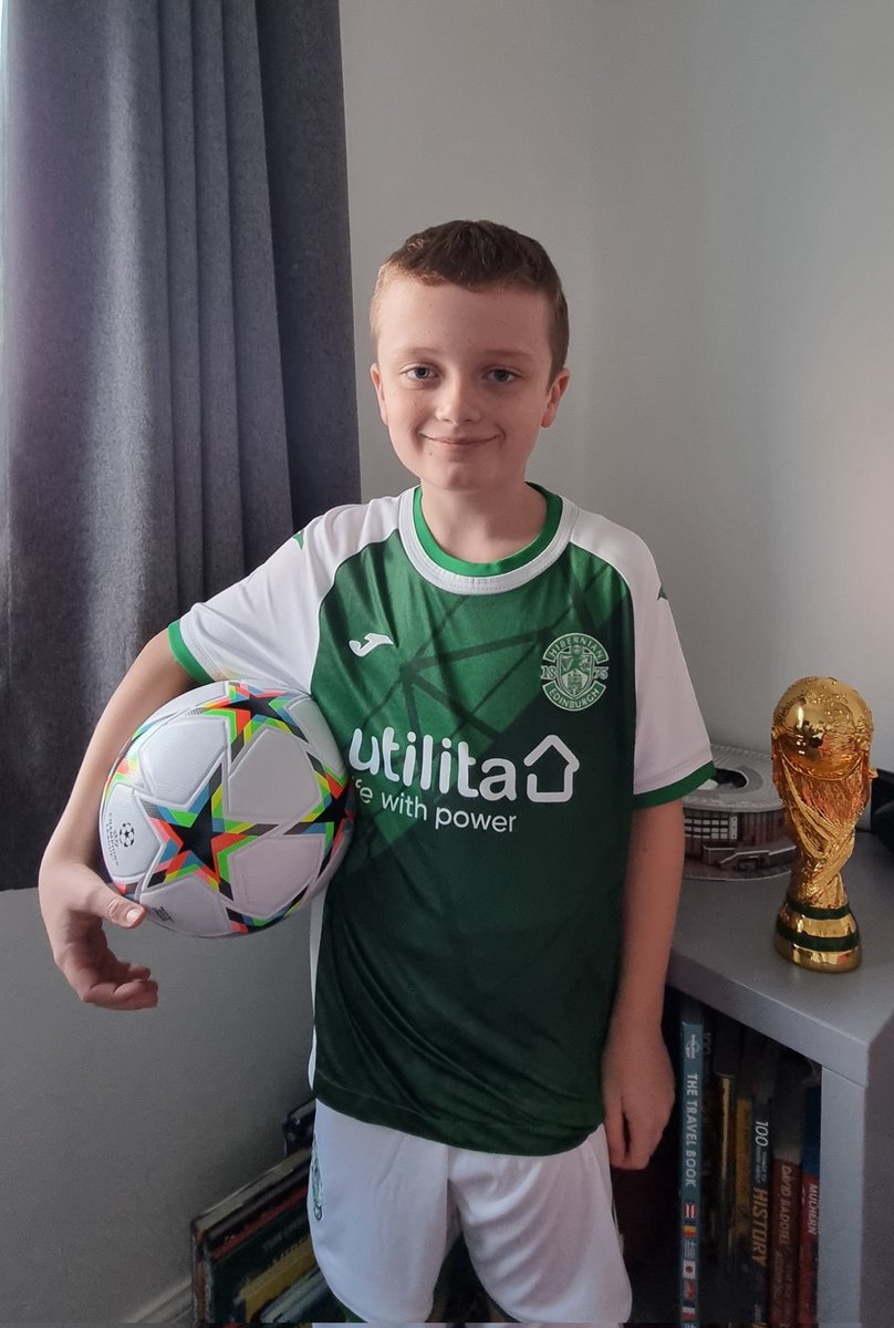 CraigPurves1's tweet photo. @BFordLancer48 My son Kyle got a PS5 and lots of football related gifts, but was most excited about your video message! https://t.co/iGblHIp4w8