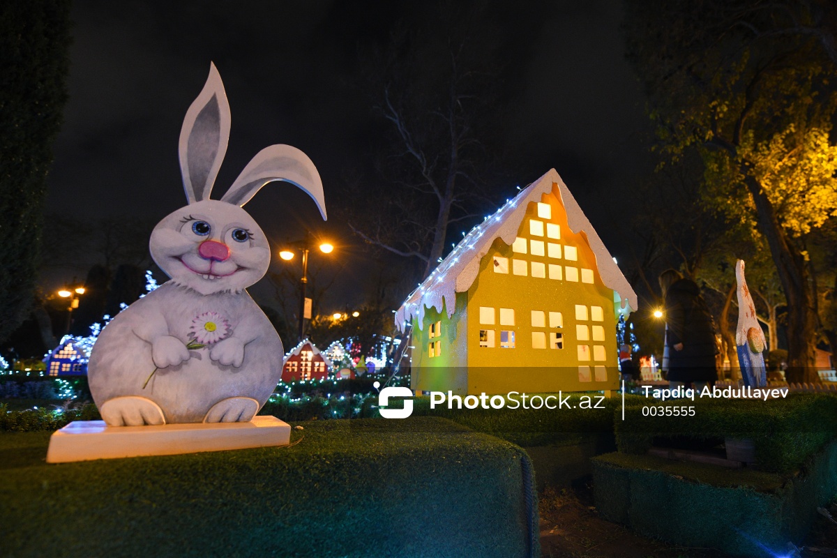 PhotoStockaz's tweet photo. Bakı yeni il ərəfəsində
#yeniil #azneft #azneftmeydanı #bakıbulvarı #mərkəzküçələr #bayram #newyear #dənizkənarımillipark #bakıgecələri #qış #mərkəz #photo #stock #Azerbaijan #Baku #streetphotography
⛄ Ətraflı: https://t.co/EVmpeOGA2n https://t.co/1iMNYUlwrY
