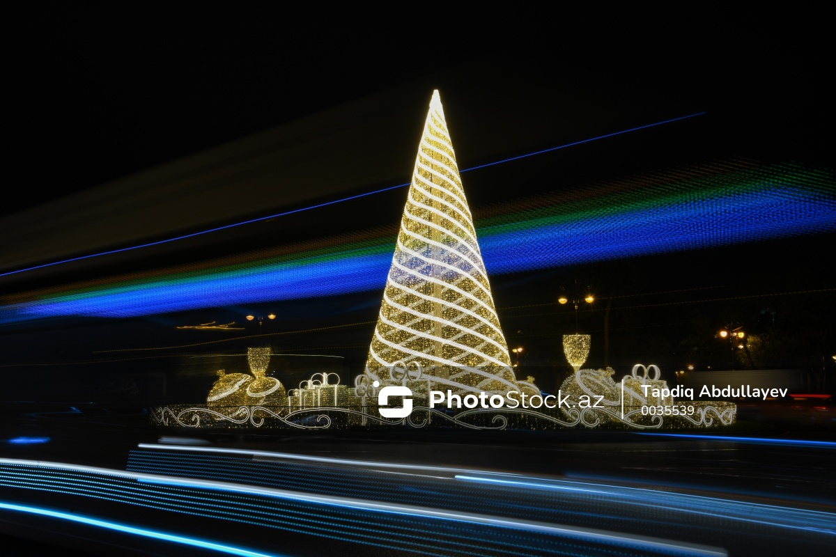 PhotoStockaz's tweet photo. Bakı yeni il ərəfəsində
#yeniil #azneft #azneftmeydanı #bakıbulvarı #mərkəzküçələr #bayram #newyear #dənizkənarımillipark #bakıgecələri #qış #mərkəz #photo #stock #Azerbaijan #Baku #streetphotography
⛄ Ətraflı: https://t.co/EVmpeOGA2n https://t.co/1iMNYUlwrY