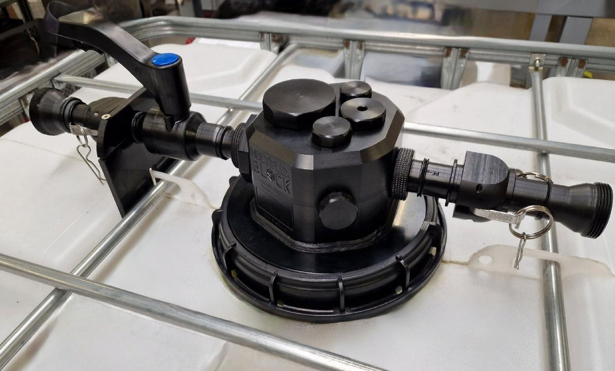 ++++ ATEX - MULTI FLEX BLOCK® ++++
with special connection on the IBC container DN225 (thread S245x6), made of PE-el (electrically conductive) for Ex zone 1
#Kwerk #Montabaur #Westerwalf #B2B #Madeingermany #ATEX #Ibc #Ibcbulkcontainer