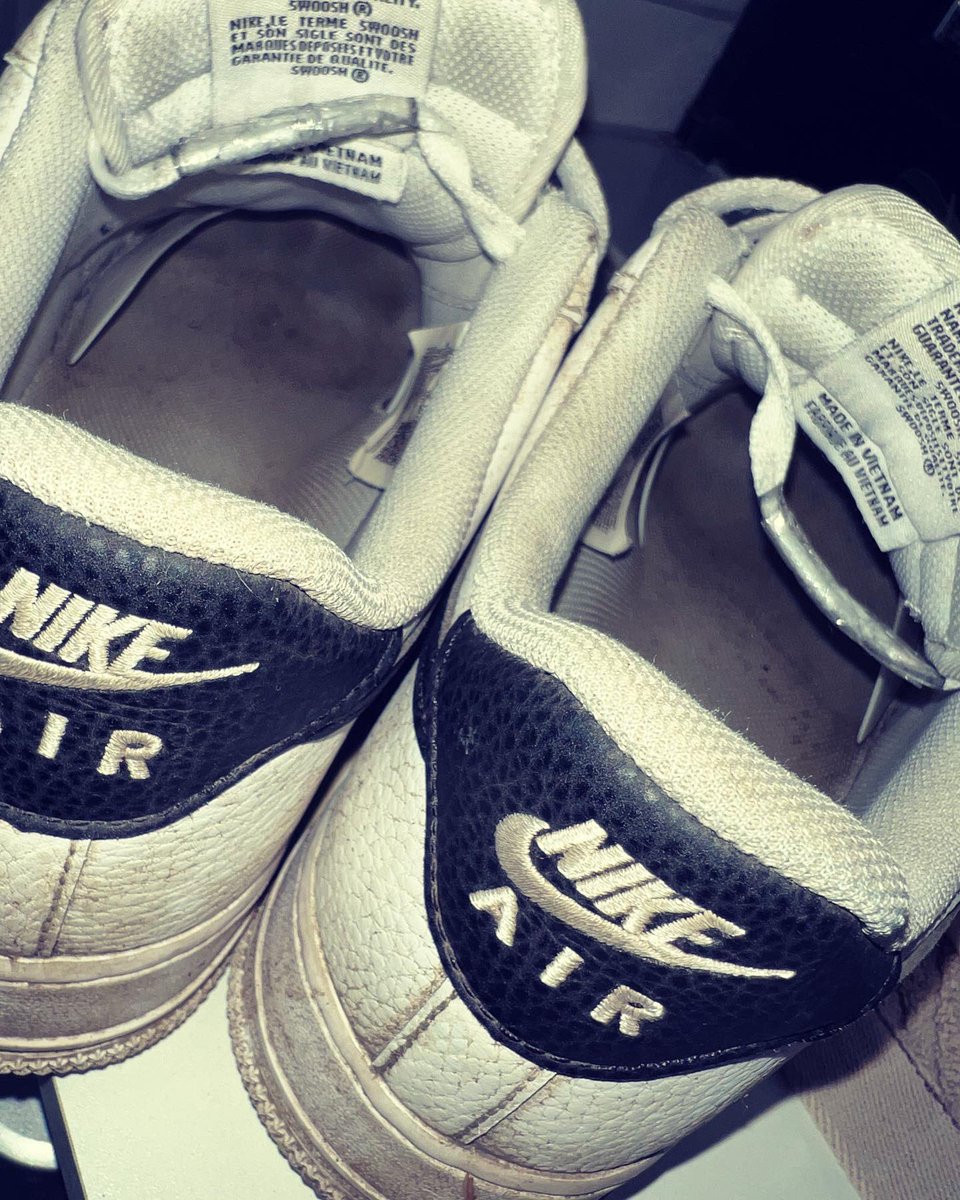 Feiertagsmodus
#shoefetisch #sneakers #sneakerfetisch #nike #nikeaf1 #dirtysocks #dirtysox #smellysox #socks #smellysocks #socken #dreckigesocken