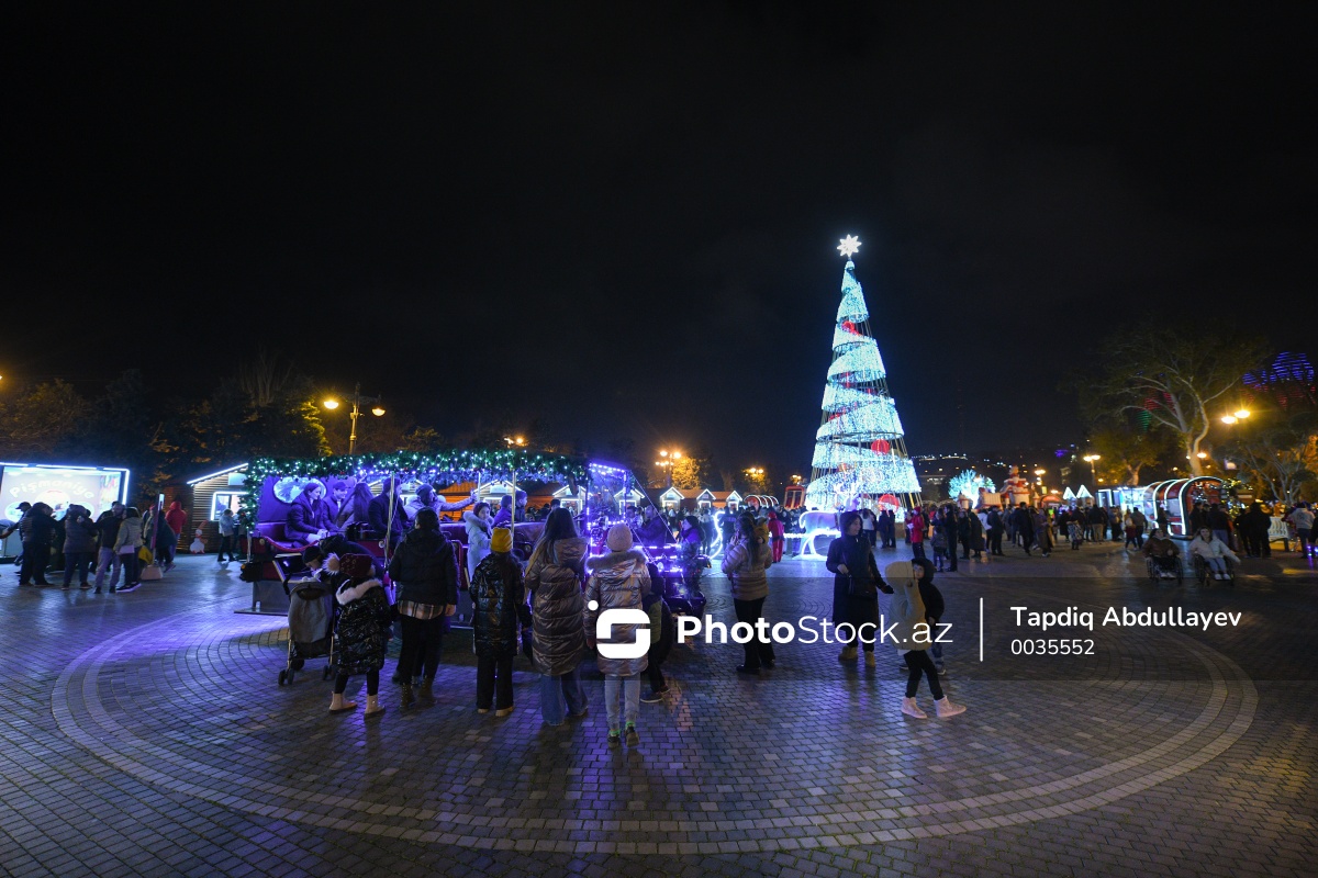PhotoStockaz's tweet photo. Bakı yeni il ərəfəsində
#yeniil #azneft #azneftmeydanı #bakıbulvarı #mərkəzküçələr #bayram #newyear #dənizkənarımillipark #bakıgecələri #qış #mərkəz #photo #stock #Azerbaijan #Baku #streetphotography
⛄ Ətraflı: https://t.co/EVmpeOGA2n https://t.co/1iMNYUlwrY