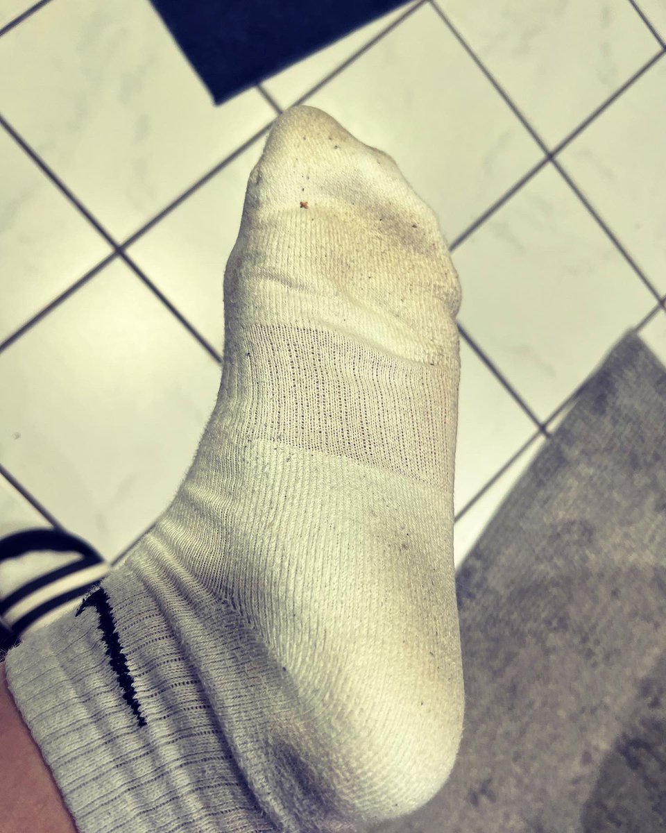 Teil 2 aus dem Feiertagsmodus
#shoefetisch #sneakers #sneakerfetisch #nike #nikeaf1 #dirtysocks #dirtysox #smellysox #socks #smellysocks #socken #dreckigesocken