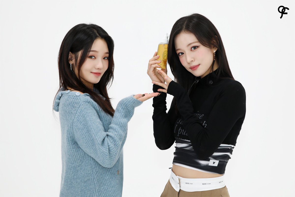 Gift time! 🎁 I found sooper cute mug for our makding with pretty smile just like her 🥺 meanwhile i got the thoughtful gift from our jissen nnie 💗