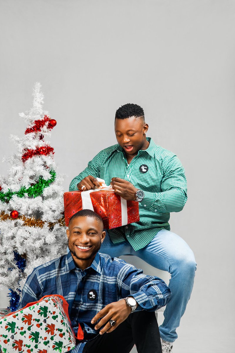 vincitino's tweet photo. Boxing days are happy days because you get to unwrap and share; pure joy! 

We wish you a Happy Boxing Day from all of us! 🎁🎄 https://t.co/j8ya1hZkUG