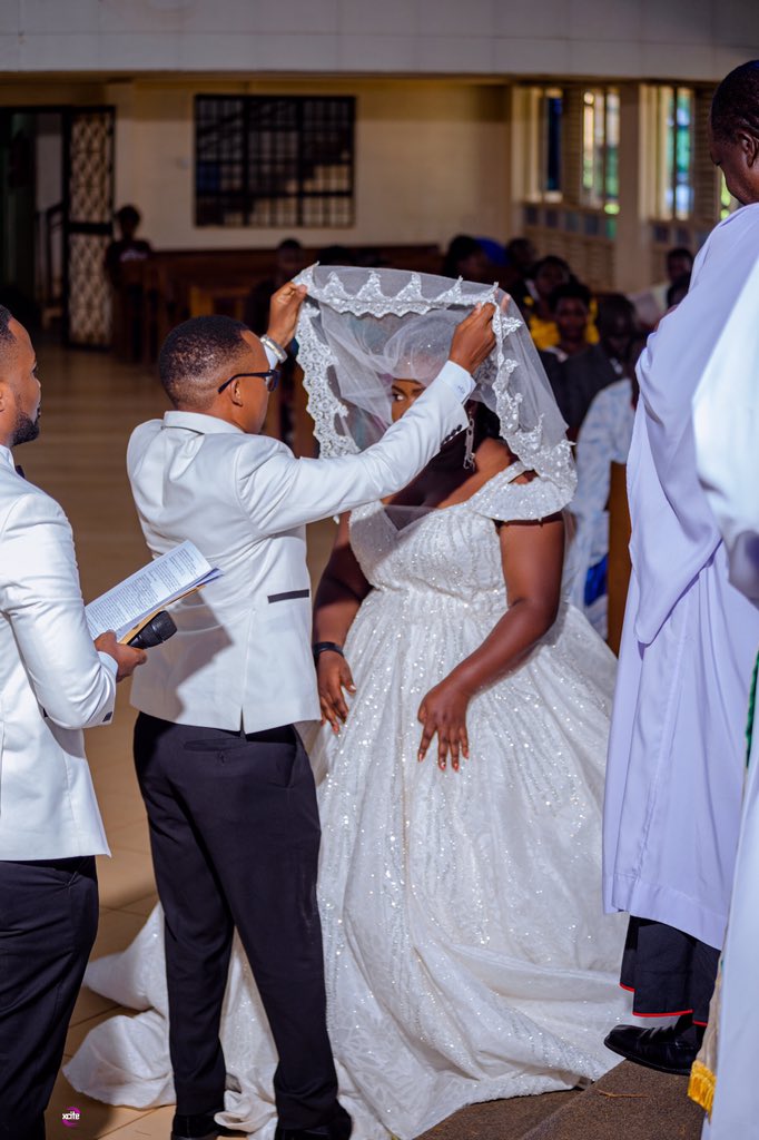 NabothMutaremwa's tweet photo. All I ever wanted and wished for Christmas 🎄 🥳

Celebrating love &amp; goodness of God with the flesh of flesh with @sheillah80 😍

16.12.2022, #Basigi giving the #Queen &amp; 
17.12.2022, #Wedding the wife of my youth:-) 

Merry Christmas from us:-) https://t.co/xORya1gdTy