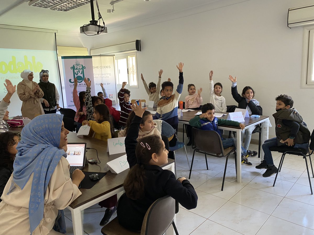 Najla_Missalati's tweet image. Kids loved playing robots, learning #Sequence from @NosaNaser9 💕 @Shecodes2018 @CanEmbLibya #OperationCode