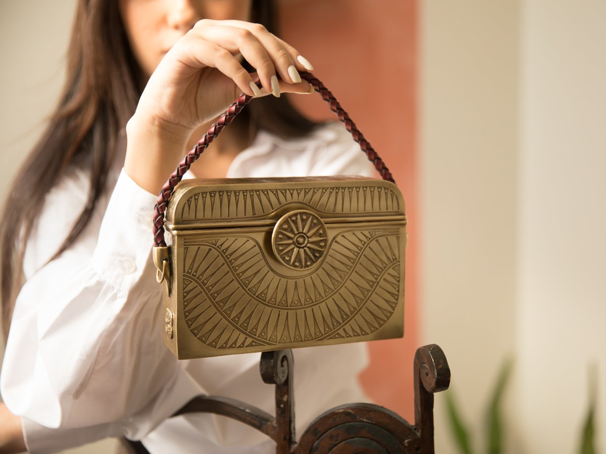 SamiAmindesigns's tweet photo. Shams brass bag from our latest 2023 collection, available in all our showrooms and online.
https://t.co/ccuGiEdi5w
#SamiAminDesigns #ShamsCollection2023 #NewClassicCollection #Handmade #Brass #Handbag #CollectionOfTheYear #ArtPiecesToWear https://t.co/5woVoNDDCd