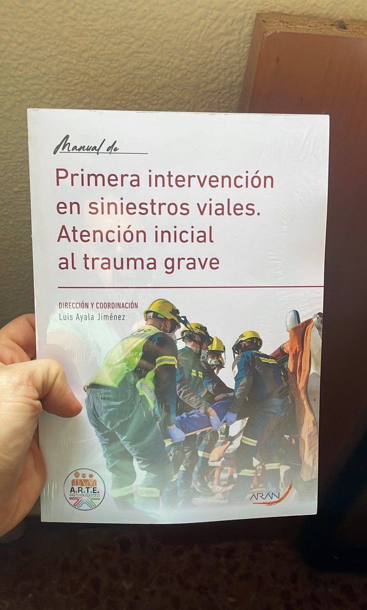 Otro libro para la colección!! De la mano de <a href="/Dr_Luis/">Dr. Luis</a> y <a href="/ARTEMERGENCIA/">A.R.T.E</a> para seguir afianzando los conocimientos en la atención inicial del Trauma Grave!! 😍😍