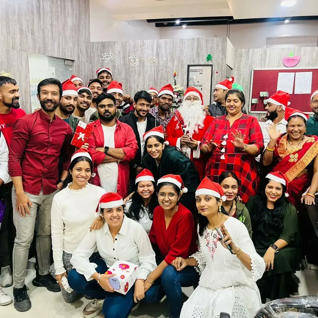 GIntegrates's tweet photo. Have yourself a Merry little Christmas❣️
.
#christmas #holidayseason #newyear #christmascake #officechristmas #christmastime #elf #santa2022 #goodvibes #happiness #december #colleaguegoals #instatoday #gravityintegrates #worldwidetranscripts https://t.co/XIO3nzcAy4