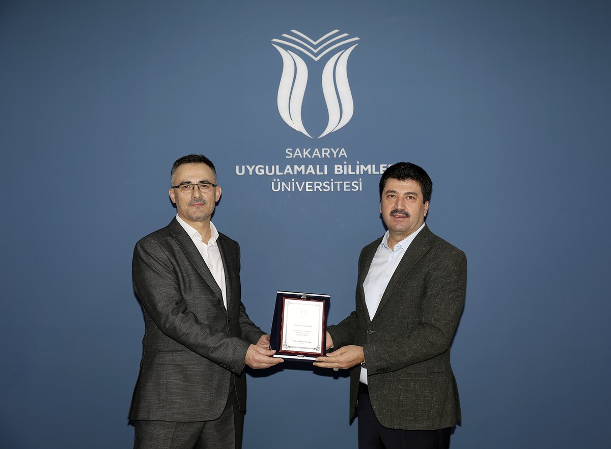SubuOfficiall's tweet photo. 🫂 Resmi Gazete'de yayımlanan atama kararı ile Bursa Teknik Üniversitesi Rektörü olarak atanan Rektör Yardımcımız @ancaglar'ı uğurladık.

Hocamıza emekleri için teşekkür ediyor, yeni görevinde başarılar diliyoruz.

Detaylar 👇
🔗 https://t.co/fz4KJ1HAhu https://t.co/qTAQU3II3Q