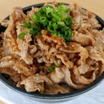 ほぼ茹でて和えるだけで作れちゃう!お肉をがっつり食べたいときにもぴったりそうな「丼もの」レシピ!