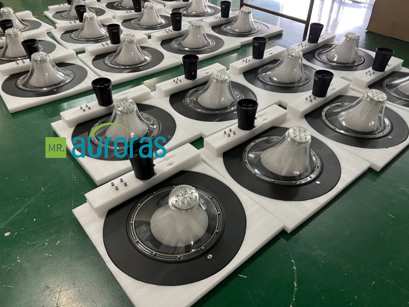 VaneyLinn's tweet image. 200 sets of solar post lights have been packed, this is our most popular product at the German Frankfurt Lighting Exhibition.

Welcome to contact us to take sample for the test.
Mobile: +86 135 8015 6686
Email: sales.2@auroraslighting.com
#solarpedestrianlight #solarpostlight