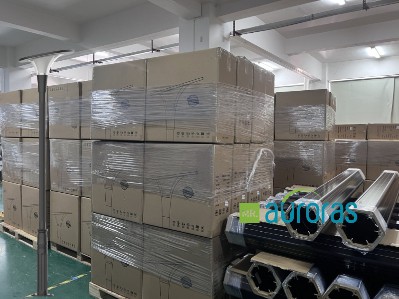 VaneyLinn's tweet image. 200 sets of solar post lights have been packed, this is our most popular product at the German Frankfurt Lighting Exhibition.

Welcome to contact us to take sample for the test.
Mobile: +86 135 8015 6686
Email: sales.2@auroraslighting.com
#solarpedestrianlight #solarpostlight