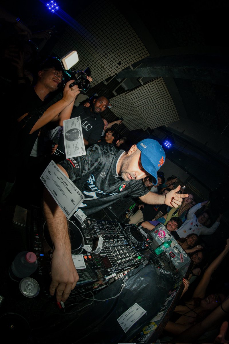 90iez's tweet photo. Skinny Night at Touch The Wood https://t.co/BkXYityUr2