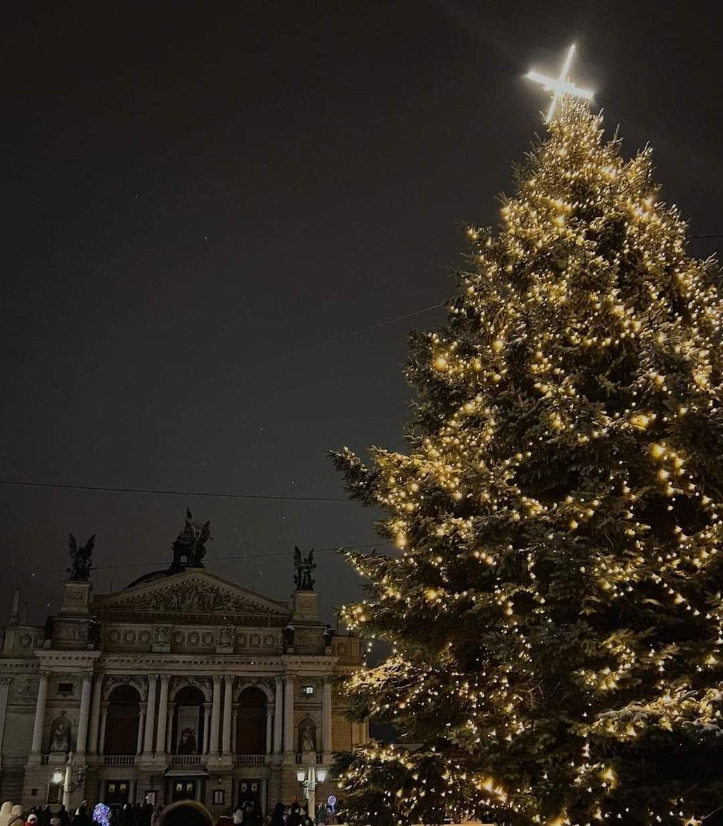 Christmas tree in #Lviv!
Feel the atmosphere!