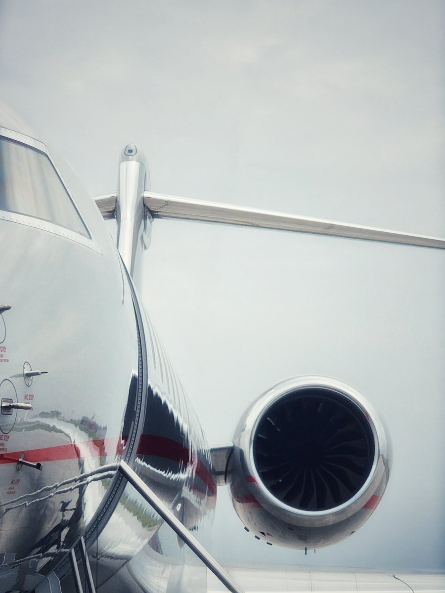 skytoursmv's tweet image. Gray with a hint of red 
#bombardier #bombardierglobal7500 #VelanaAirport