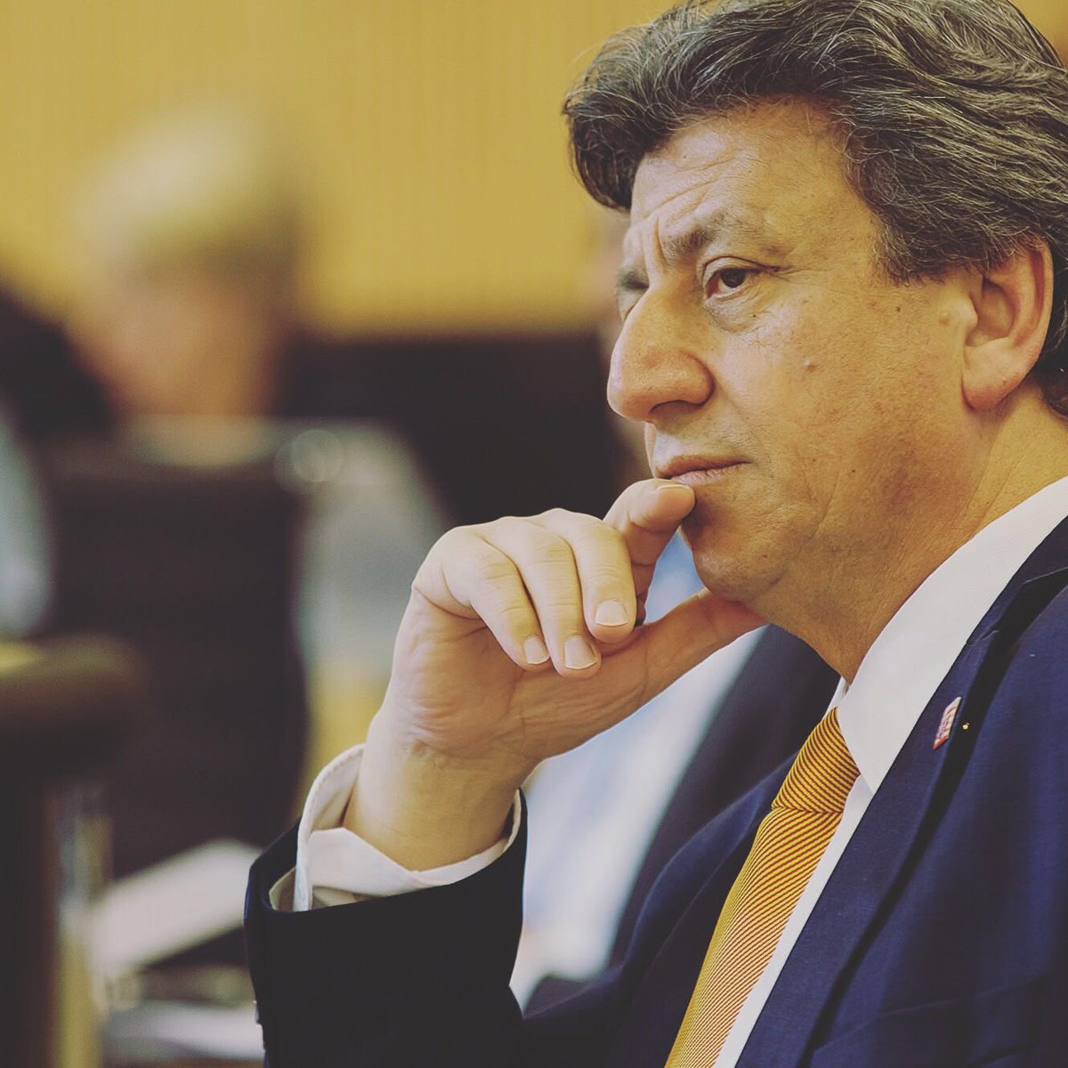 Ismailtipi's tweet image. Wir dürfen nicht tatenlos zusehen, wie fundamentale Rechte mit Füßen getreten werden und vor den Augen der internationalen Gemeinschaft ein radikal fundamentalistischer Gottesstaat entsteht, der keine Frauenrechte kennt und der Gewalt befördert.

ismail-tipi.de/aktuelles/isma…