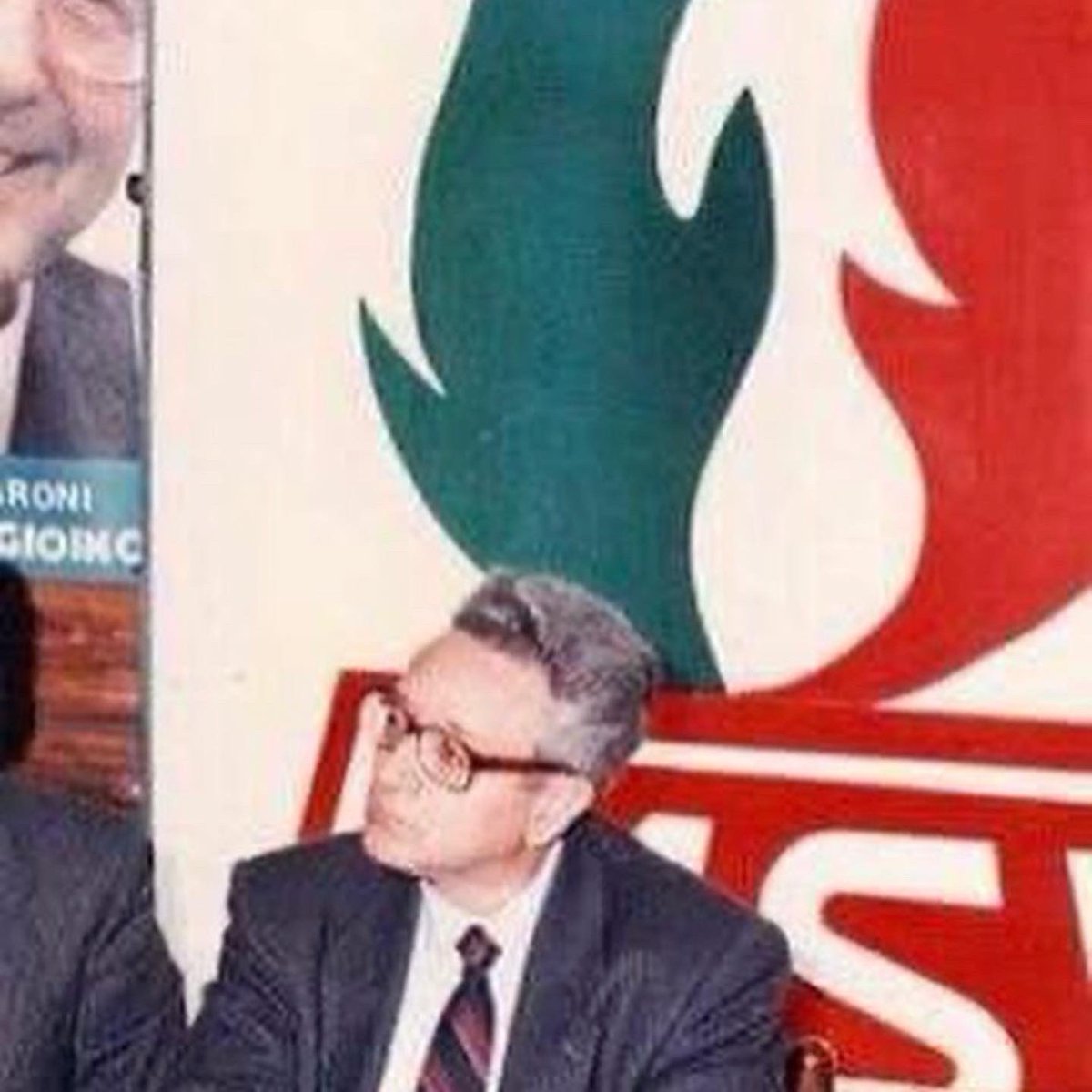 isabellarauti's tweet photo. Oggi voglio ricordare il 26 dicembre di 76 anni quando, a Roma, nasceva il Movimento Sociale Italiano (M.S.I.).
Onore ai fondatori ed ai militanti missini. ❤️🇮🇹
#26dicembre #msi #FDG #leradiciprofondenongelano https://t.co/KbxOevB0lr