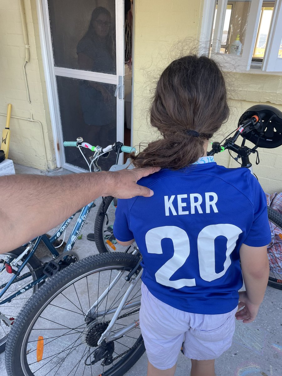 didgee77's tweet photo. So many girls rocking kerr shirts from Santa in Perth  @samkerr1 🥰 #holidays#rottnestisland https://t.co/w4ddefXS2D