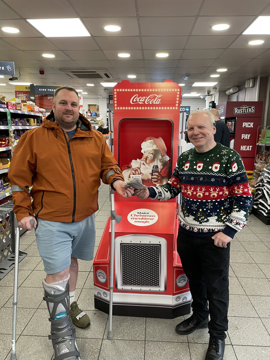 stepheng1970's tweet photo. A photo of our lucky winners of our Christmas raffle. Kris won 1st prize of an LG 43” TV and 2nd prize of £200 went to Sarah/Gaz. We wish them well for Xmas! 🌲🌲 https://t.co/nPxeNUyWur